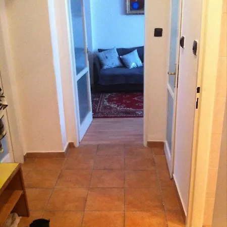 In Dem Herzen Der Stadt Beim Eisstadion Apartment